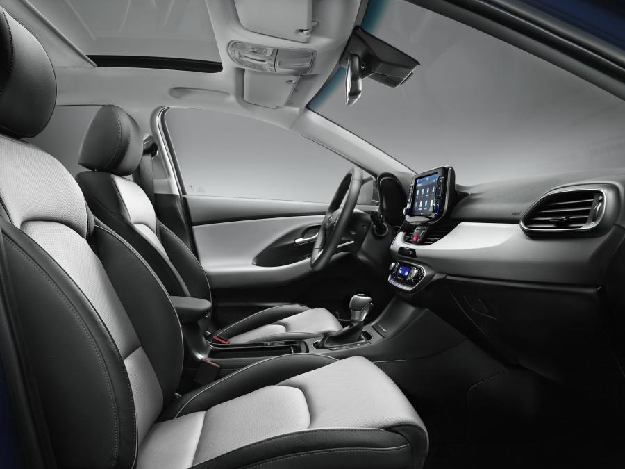 Интерьер Hyundai i30 2017 года  (фото 42 из 43)
